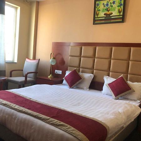 Hotel Blue Lagoon Харидвар Экстерьер фото